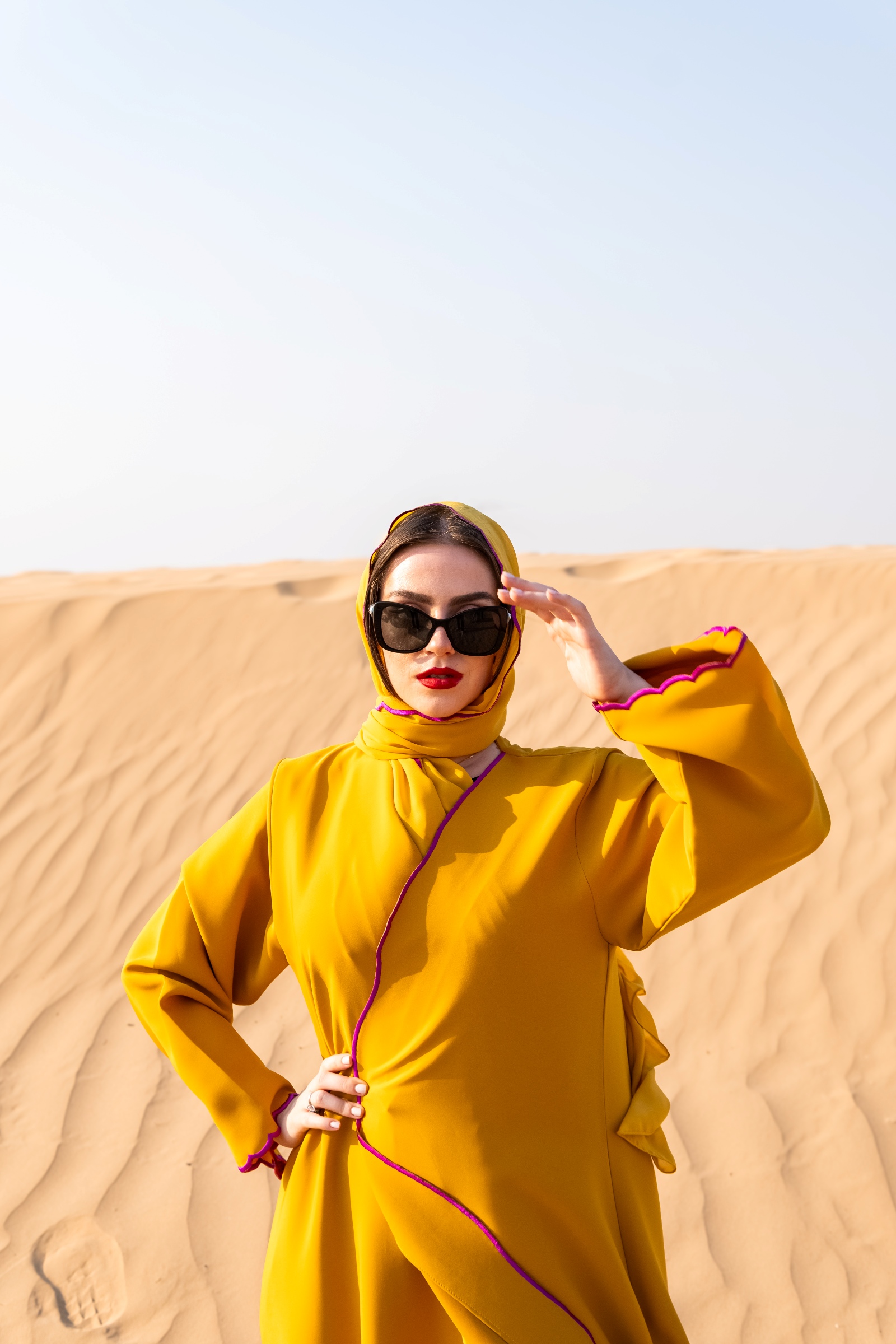 DSC08357 Curved glow abaya - Image 1