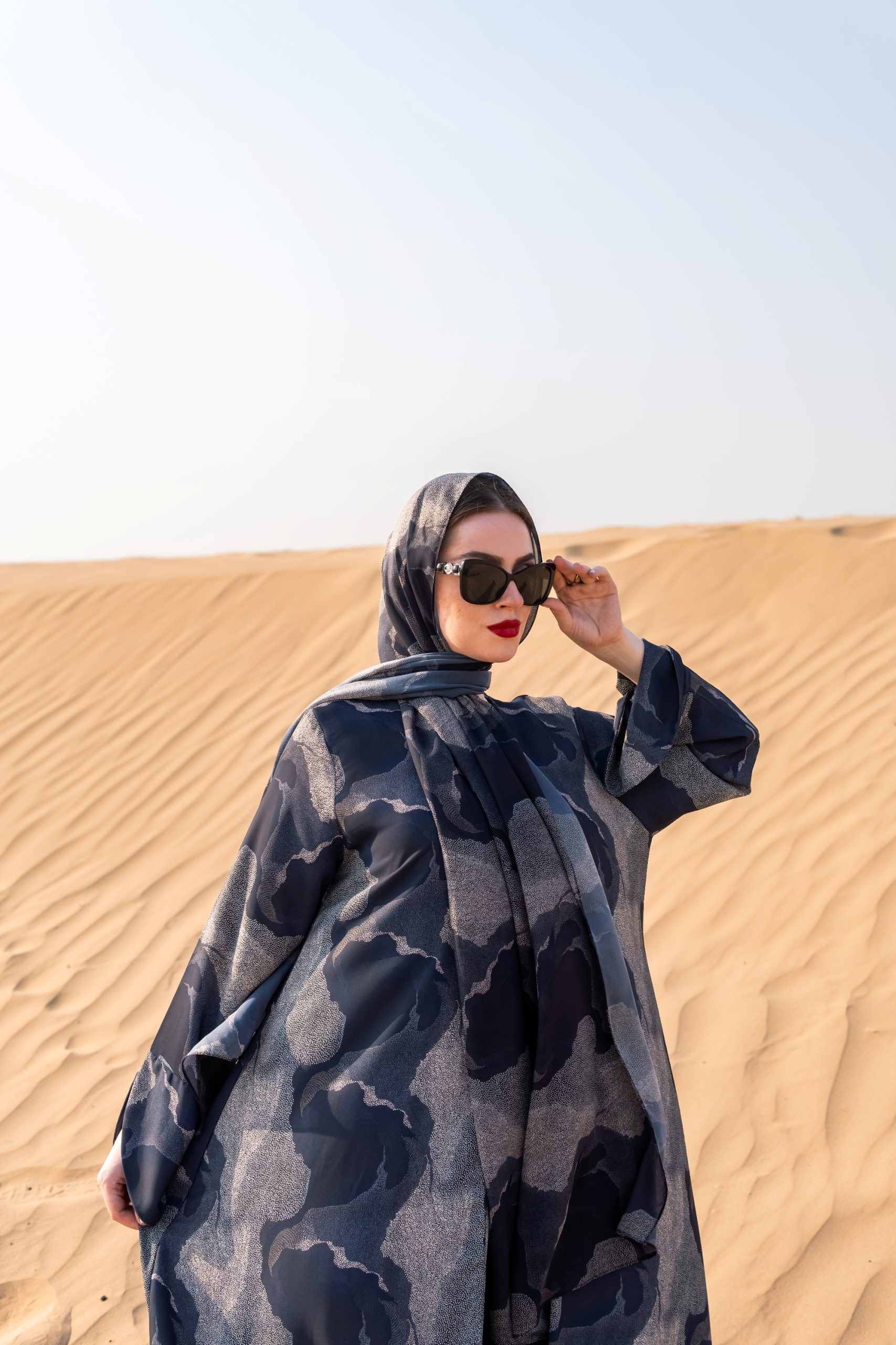 DSC08363 Ink flow abaya - Image 1