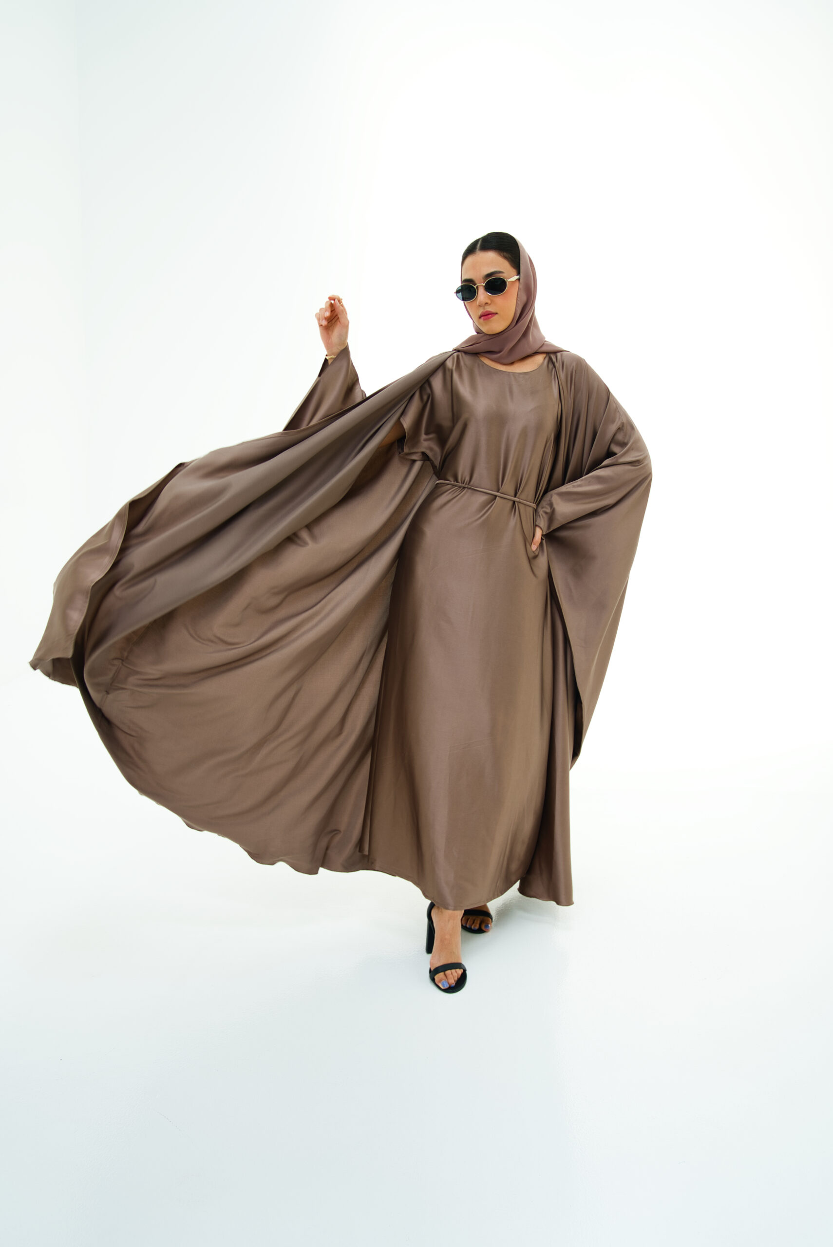 DSC01157 Mochinno brown silk abaya - Image 1